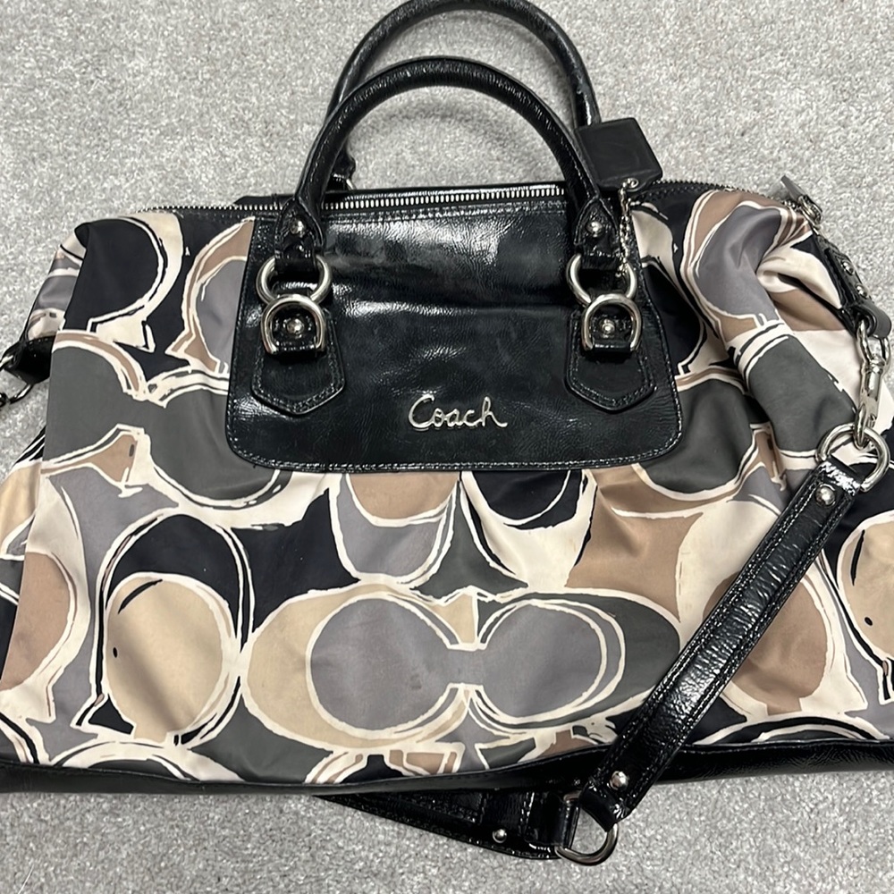 Coach signature C purse
